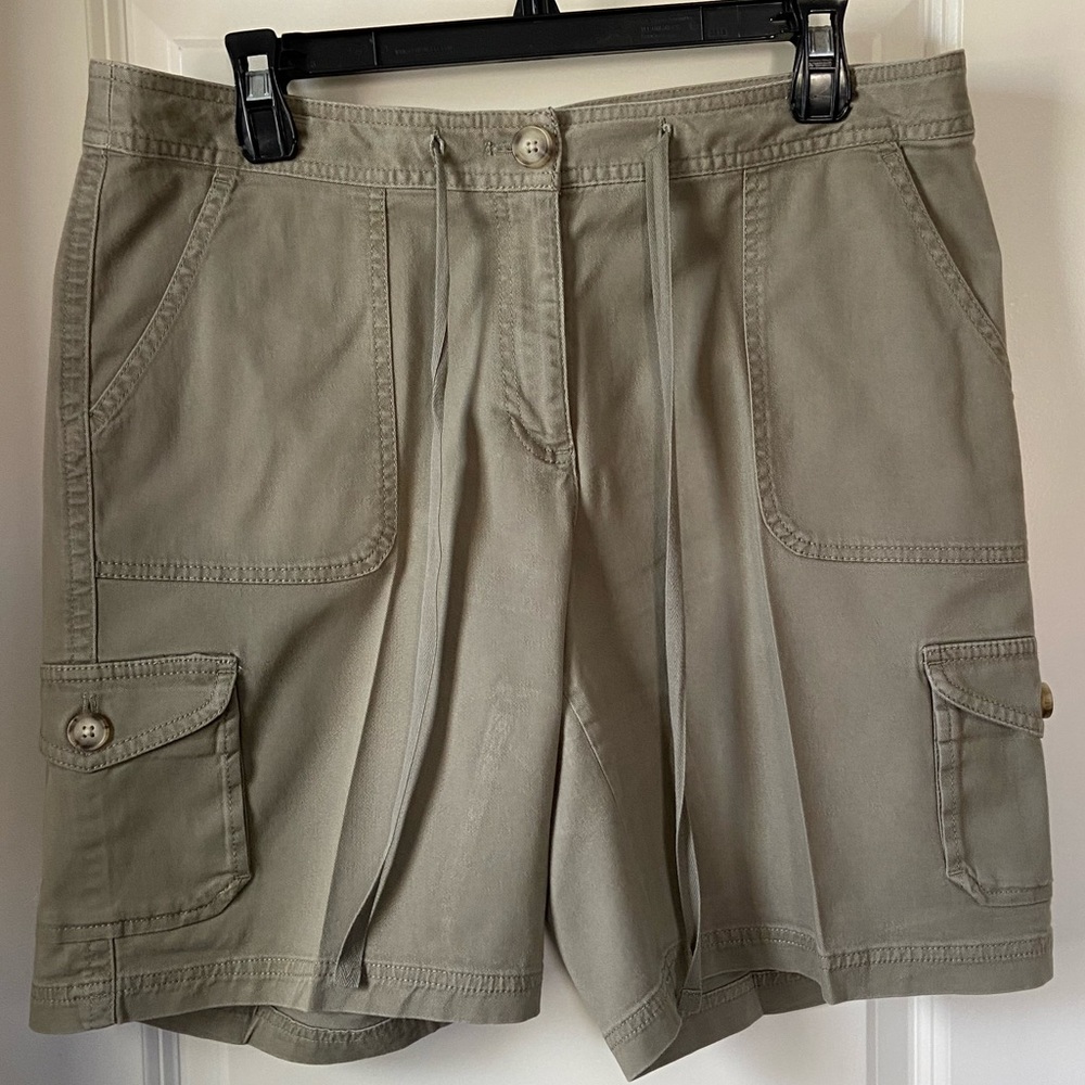 L.L. Bean Favorite Fit Khaki Shorts, Size 12